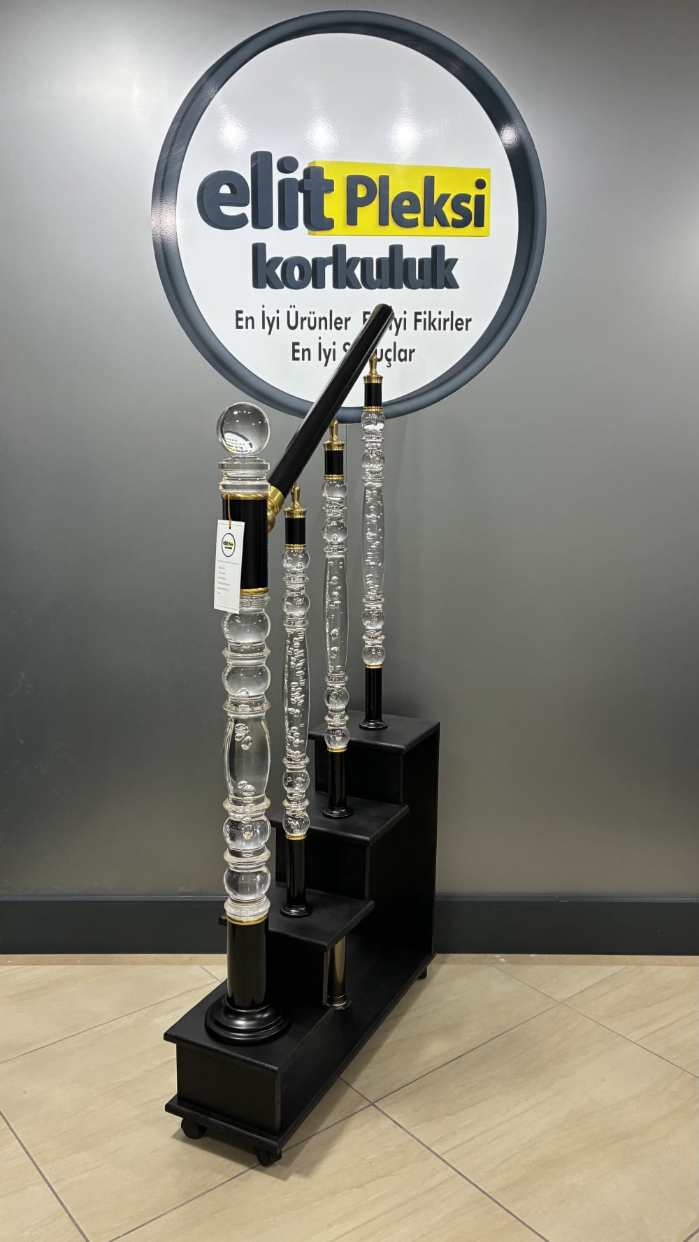 pleksi korkuluk, pleksi dikme, şeffaf küpeşte, kristal korkuluk, pleksi trabzan, merdiven korkuluğu, pleksi baba, ışıklı korkuluk, akrilik korkuluk, pleksi modelleri, lüks korkuluk, modern dikme, pleksi küpeşte, şeffaf trabzan, hava kabarcıklı dikme, pleksi fiyatları, pleksi montaj, merdiven dikmesi, dekoratif korkuluk, pleksi tasarım