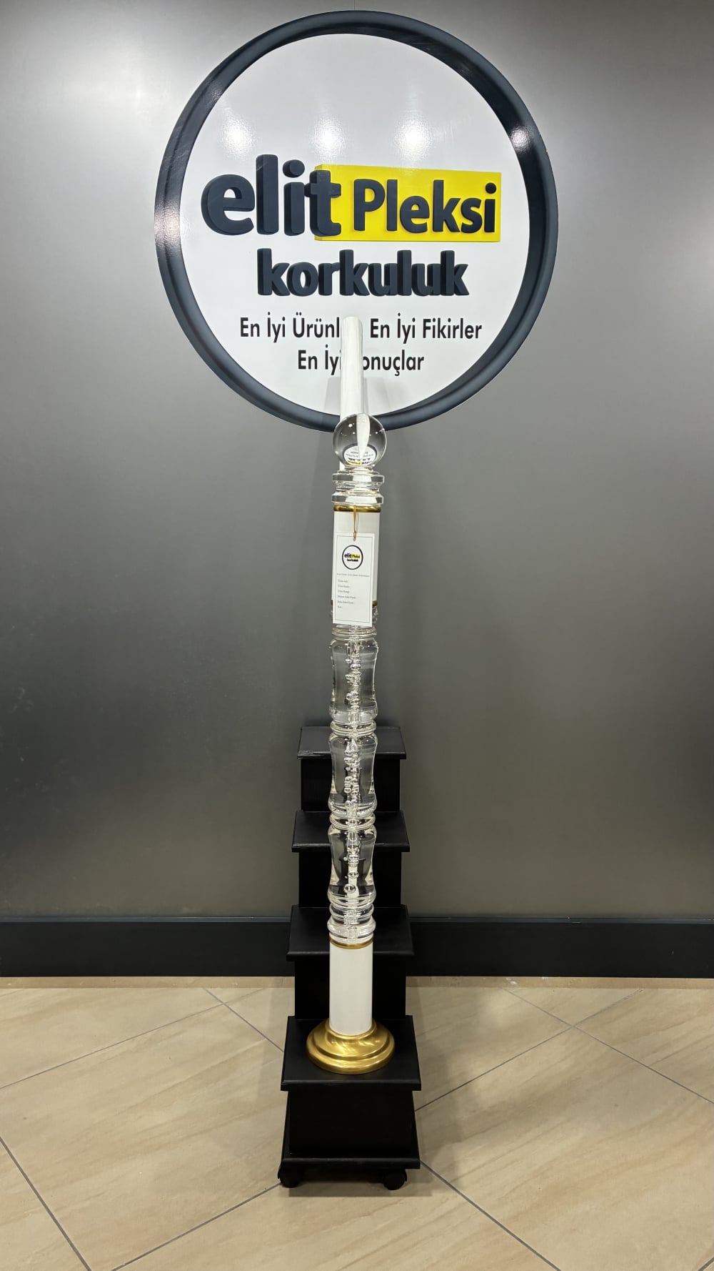 pleksi korkuluk, pleksi dikme, şeffaf küpeşte, kristal korkuluk, pleksi trabzan, merdiven korkuluğu, pleksi baba, ışıklı korkuluk, akrilik korkuluk, pleksi modelleri, lüks korkuluk, modern dikme, pleksi küpeşte, şeffaf trabzan, hava kabarcıklı dikme, pleksi fiyatları, pleksi montaj, merdiven dikmesi, dekoratif korkuluk, pleksi tasarım