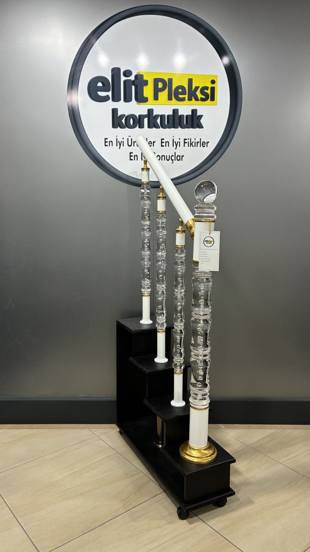 pleksi korkuluk, pleksi dikme, şeffaf küpeşte, kristal korkuluk, pleksi trabzan, merdiven korkuluğu, pleksi baba, ışıklı korkuluk, akrilik korkuluk, pleksi modelleri, lüks korkuluk, modern dikme, pleksi küpeşte, şeffaf trabzan, hava kabarcıklı dikme, pleksi fiyatları, pleksi montaj, merdiven dikmesi, dekoratif korkuluk, pleksi tasarım