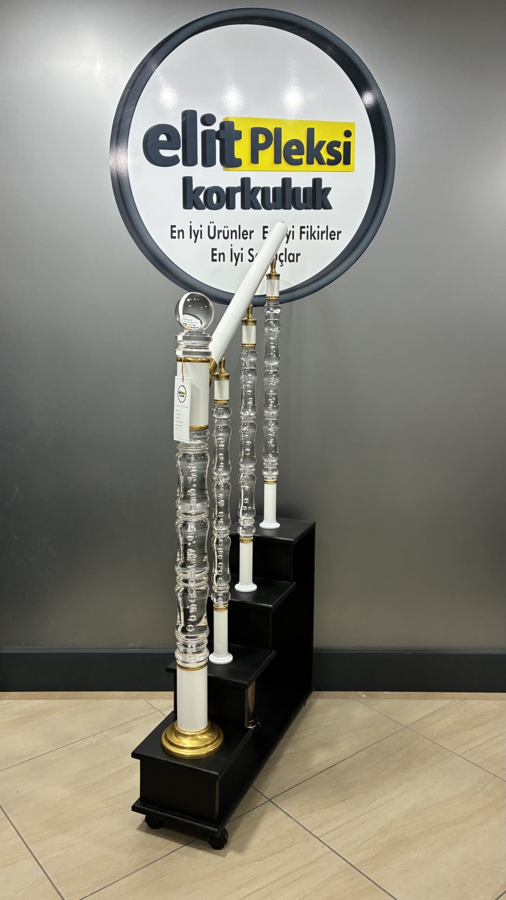 pleksi korkuluk, pleksi dikme, şeffaf küpeşte, kristal korkuluk, pleksi trabzan, merdiven korkuluğu, pleksi baba, ışıklı korkuluk, akrilik korkuluk, pleksi modelleri, lüks korkuluk, modern dikme, pleksi küpeşte, şeffaf trabzan, hava kabarcıklı dikme, pleksi fiyatları, pleksi montaj, merdiven dikmesi, dekoratif korkuluk, pleksi tasarım