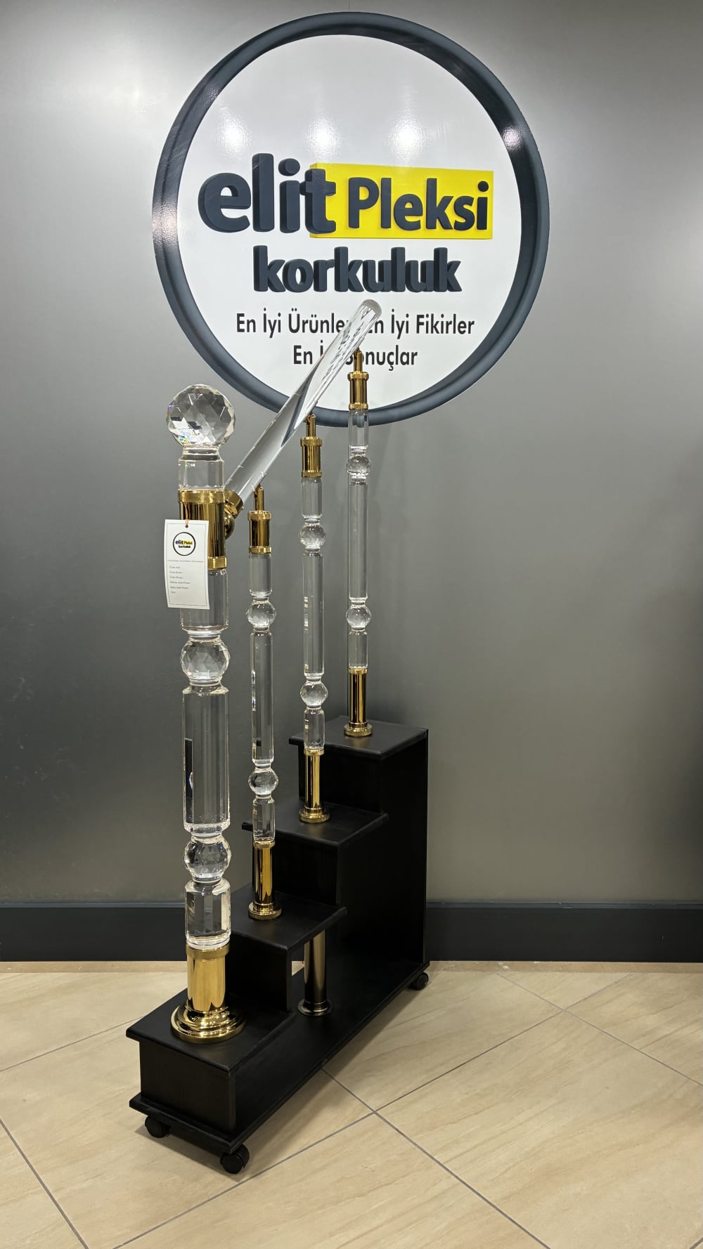 pleksi korkuluk, pleksi dikme, şeffaf küpeşte, kristal korkuluk, pleksi trabzan, merdiven korkuluğu, pleksi baba, ışıklı korkuluk, akrilik korkuluk, pleksi modelleri, lüks korkuluk, modern dikme, pleksi küpeşte, şeffaf trabzan, hava kabarcıklı dikme, pleksi fiyatları, pleksi montaj, merdiven dikmesi, dekoratif korkuluk, pleksi tasarım