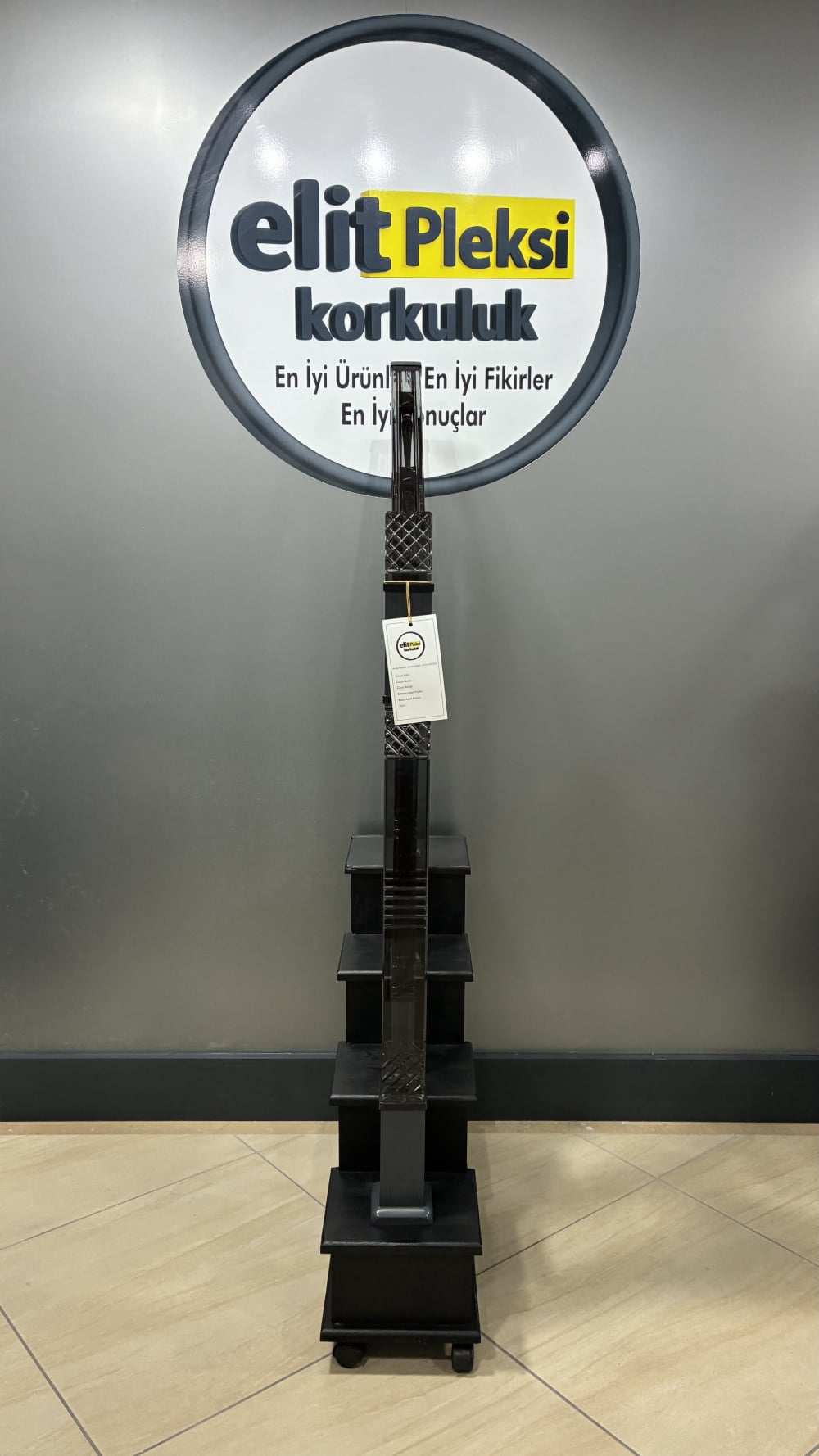 pleksi korkuluk, pleksi dikme, şeffaf küpeşte, kristal korkuluk, pleksi trabzan, merdiven korkuluğu, pleksi baba, ışıklı korkuluk, akrilik korkuluk, pleksi modelleri, lüks korkuluk, modern dikme, pleksi küpeşte, şeffaf trabzan, hava kabarcıklı dikme, pleksi fiyatları, pleksi montaj, merdiven dikmesi, dekoratif korkuluk, pleksi tasarım