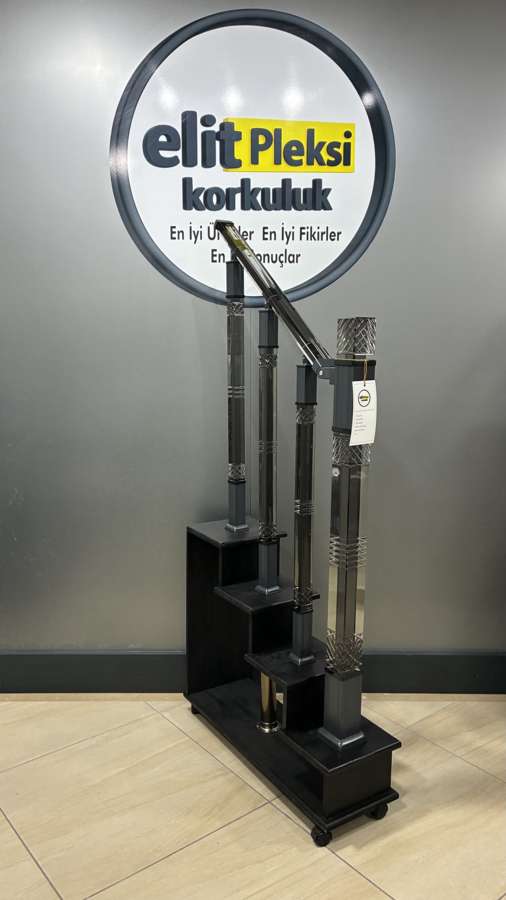 pleksi korkuluk, pleksi dikme, şeffaf küpeşte, kristal korkuluk, pleksi trabzan, merdiven korkuluğu, pleksi baba, ışıklı korkuluk, akrilik korkuluk, pleksi modelleri, lüks korkuluk, modern dikme, pleksi küpeşte, şeffaf trabzan, hava kabarcıklı dikme, pleksi fiyatları, pleksi montaj, merdiven dikmesi, dekoratif korkuluk, pleksi tasarım