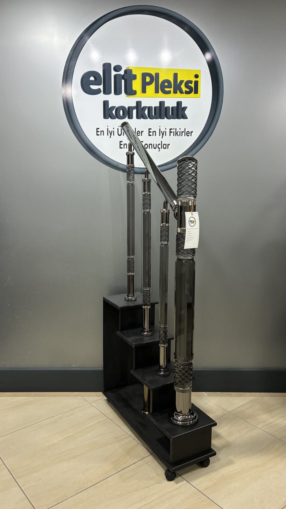 pleksi korkuluk, pleksi dikme, şeffaf küpeşte, kristal korkuluk, pleksi trabzan, merdiven korkuluğu, pleksi baba, ışıklı korkuluk, akrilik korkuluk, pleksi modelleri, lüks korkuluk, modern dikme, pleksi küpeşte, şeffaf trabzan, hava kabarcıklı dikme, pleksi fiyatları, pleksi montaj, merdiven dikmesi, dekoratif korkuluk, pleksi tasarım