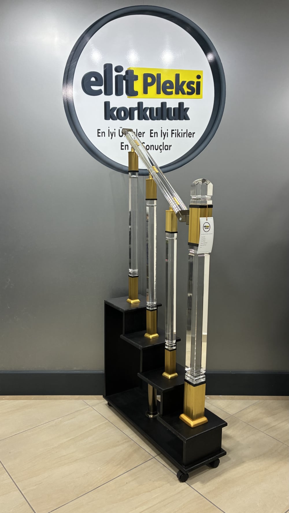 pleksi korkuluk, pleksi dikme, şeffaf küpeşte, kristal korkuluk, pleksi trabzan, merdiven korkuluğu, pleksi baba, ışıklı korkuluk, akrilik korkuluk, pleksi modelleri, lüks korkuluk, modern dikme, pleksi küpeşte, şeffaf trabzan, hava kabarcıklı dikme, pleksi fiyatları, pleksi montaj, merdiven dikmesi, dekoratif korkuluk, pleksi tasarım