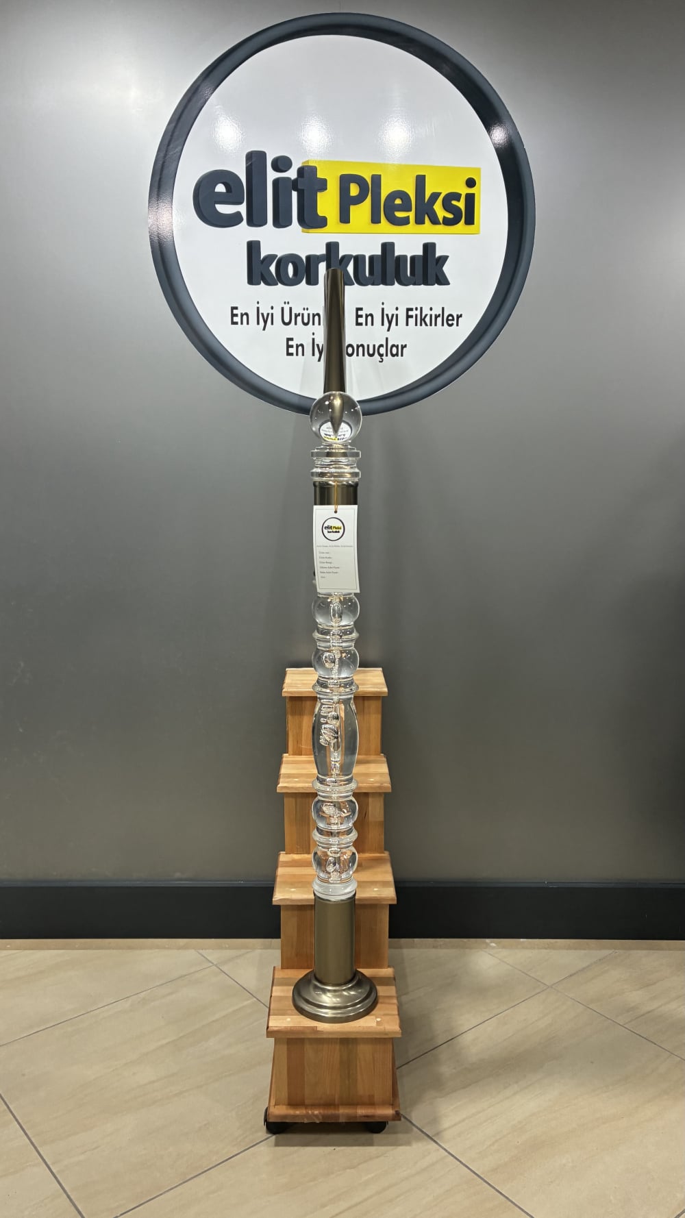 pleksi korkuluk, pleksi dikme, şeffaf küpeşte, kristal korkuluk, pleksi trabzan, merdiven korkuluğu, pleksi baba, ışıklı korkuluk, akrilik korkuluk, pleksi modelleri, lüks korkuluk, modern dikme, pleksi küpeşte, şeffaf trabzan, hava kabarcıklı dikme, pleksi fiyatları, pleksi montaj, merdiven dikmesi, dekoratif korkuluk, pleksi tasarım