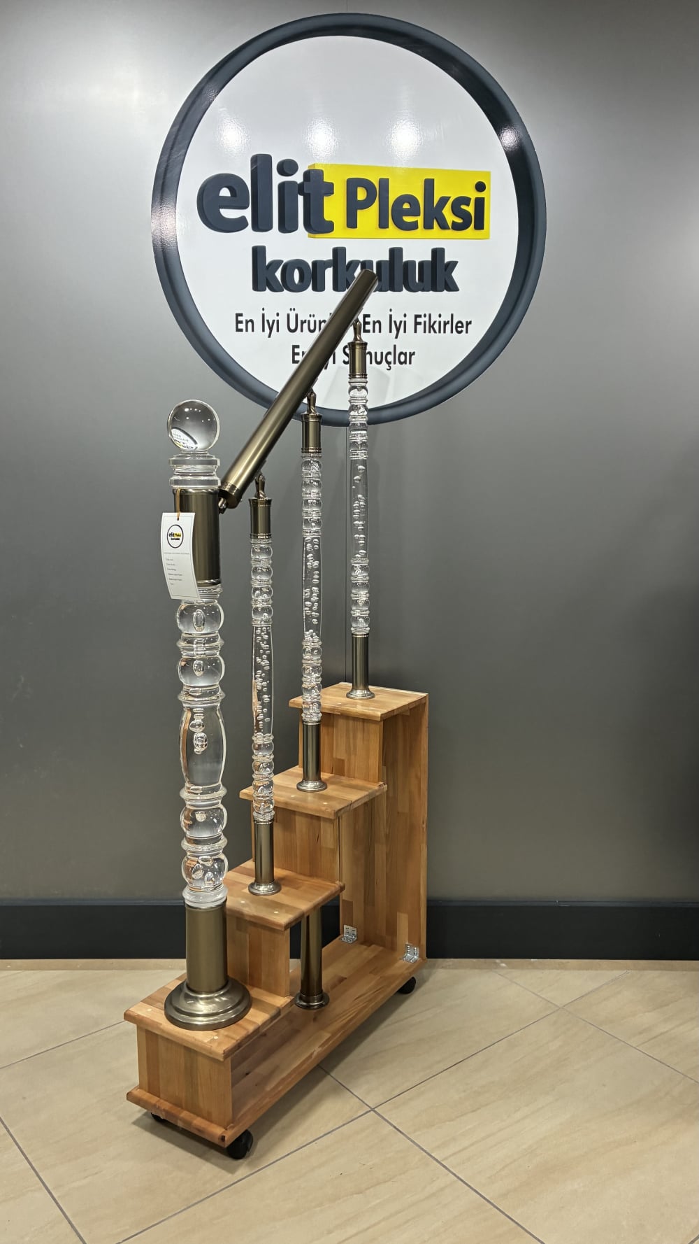 pleksi korkuluk, pleksi dikme, şeffaf küpeşte, kristal korkuluk, pleksi trabzan, merdiven korkuluğu, pleksi baba, ışıklı korkuluk, akrilik korkuluk, pleksi modelleri, lüks korkuluk, modern dikme, pleksi küpeşte, şeffaf trabzan, hava kabarcıklı dikme, pleksi fiyatları, pleksi montaj, merdiven dikmesi, dekoratif korkuluk, pleksi tasarım